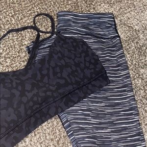 Leggings ❤️Sz small blk whT strips